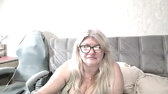 Snapshot of Diana_49 chatting on 05-05-26, 07:33 Diana 49 online show from 05-05-26, 07:33