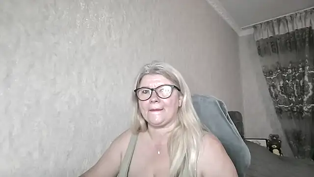 Snapshot of Diana_49 chatting on 05-06-26, 09:03 Diana 49 online show from 05-06-26, 09:03