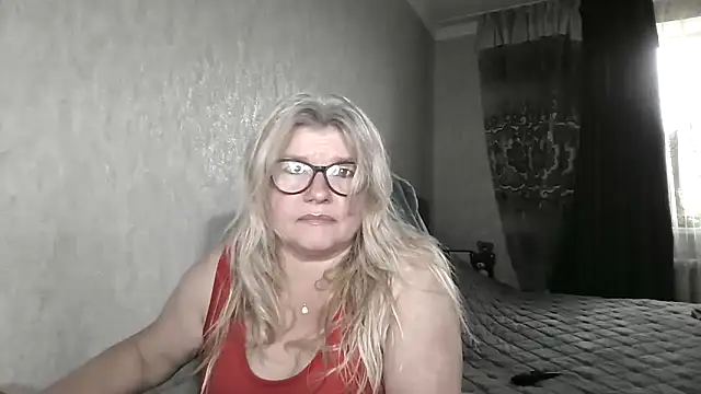 Snapshot of Diana_49 chatting on 05-21-26, 10:33 Diana 49 online show from 05-21-26, 10:33