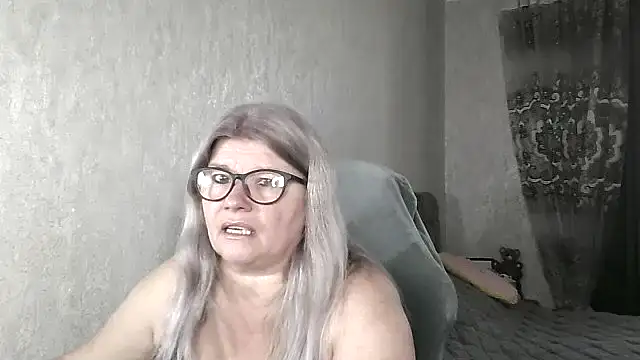 Snapshot of Diana_49 chatting on 05-27-26, 07:38 Diana 49 online show from 05-27-26, 07:38
