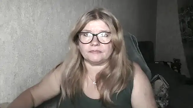 Snapshot of Diana_49 chatting on 06-02-26, 05:42 Diana 49 online show from 06-02-26, 05:42