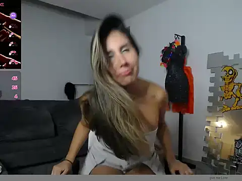 Snapshot of _Luna07 chatting on 09-25-25, 04:16 Luna07 online show from 09-25-25, 04:16