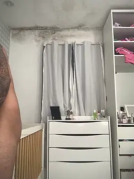 Snapshot of moreno3398 chatting on 09-27-25, 05:07 moreno3398 online show from 09-27-25, 05:07