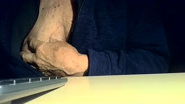 Snapshot of tachione2 chatting on 10-06-25, 05:05 tachione2 online show from 10-06-25, 05:05