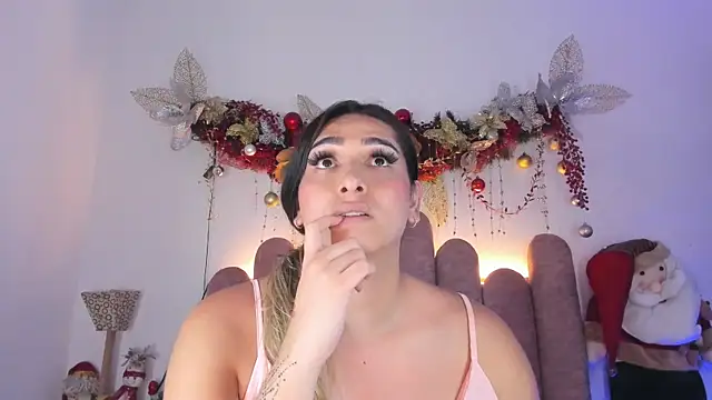 Snapshot of ISABELLASSMITH chatting on 12-31-24, 10:45 ISABELLASSMITH online show from 12-31-24, 10:45