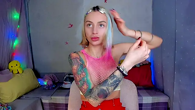 LickLizzy online show from 11-16-25, 10:26