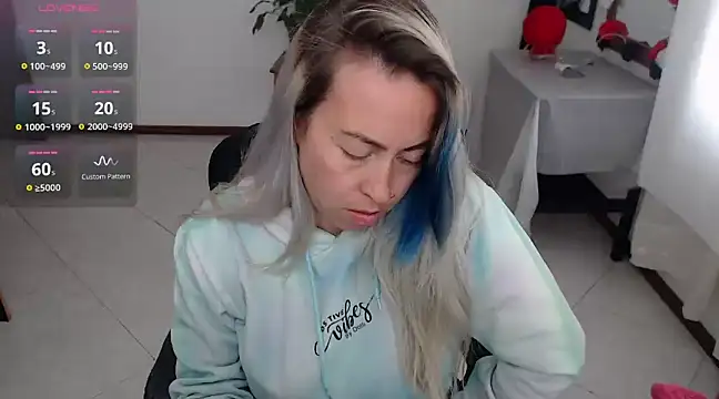 charlottezoe15 online show from 03-19-25, 06:34