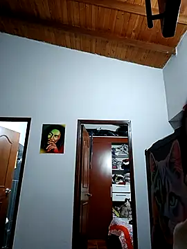 Snapshot of LunaZambrano chatting on 02-17-25, 12:54 LunaZambrano online show from 02-17-25, 12:54