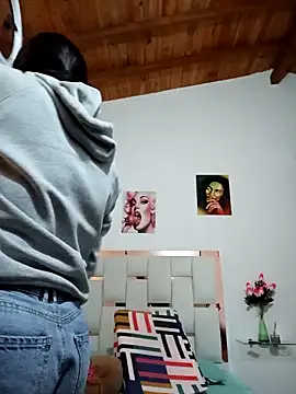 Snapshot of LunaZambrano chatting on 02-21-25, 03:21 LunaZambrano online show from 02-21-25, 03:21