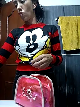 Snapshot of LunaZambrano chatting on 02-24-25, 06:47 LunaZambrano online show from 02-24-25, 06:47