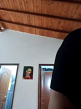 Snapshot of LunaZambrano chatting on 02-25-25, 08:51 LunaZambrano online show from 02-25-25, 08:51