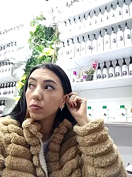 Snapshot of LunaZambrano chatting on 03-05-25, 12:27 LunaZambrano online show from 03-05-25, 12:27