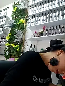 Snapshot of LunaZambrano chatting on 03-06-25, 08:27 LunaZambrano online show from 03-06-25, 08:27