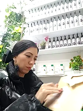 Snapshot of LunaZambrano chatting on 03-06-25, 11:31 LunaZambrano online show from 03-06-25, 11:31