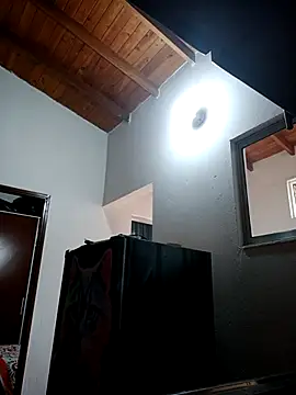 Snapshot of LunaZambrano chatting on 09-18-25, 02:30 LunaZambrano online show from 09-18-25, 02:30