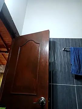 Snapshot of LunaZambrano chatting on 09-24-25, 04:43 LunaZambrano online show from 09-24-25, 04:43