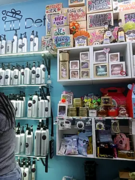 Snapshot of LunaZambrano chatting on 09-30-25, 07:52 LunaZambrano online show from 09-30-25, 07:52