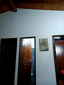 Snapshot of LunaZambrano chatting on 10-07-25, 12:35 LunaZambrano online show from 10-07-25, 12:35