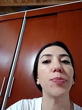 Snapshot of LunaZambrano chatting on 10-10-25, 03:27 LunaZambrano online show from 10-10-25, 03:27