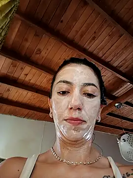 Snapshot of LunaZambrano chatting on 10-11-25, 02:59 LunaZambrano online show from 10-11-25, 02:59