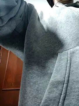 Snapshot of LunaZambrano chatting on 10-15-25, 05:18 LunaZambrano online show from 10-15-25, 05:18