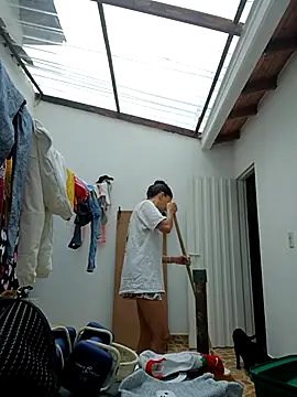 Snapshot of LunaZambrano chatting on 10-17-25, 02:52 LunaZambrano online show from 10-17-25, 02:52