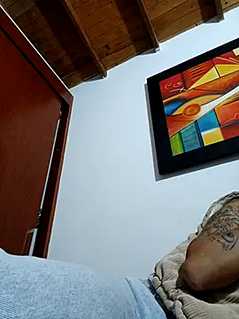 Snapshot of LunaZambrano chatting on 10-22-25, 04:35 LunaZambrano online show from 10-22-25, 04:35