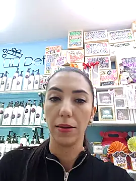 Snapshot of LunaZambrano chatting on 10-24-25, 06:37 LunaZambrano online show from 10-24-25, 06:37