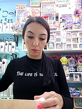 Snapshot of LunaZambrano chatting on 10-28-25, 05:48 LunaZambrano online show from 10-28-25, 05:48