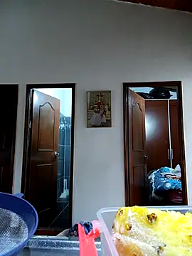 Snapshot of LunaZambrano chatting on 10-30-25, 02:40 LunaZambrano online show from 10-30-25, 02:40