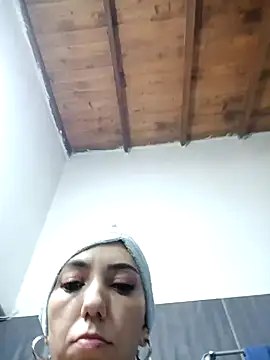 Snapshot of LunaZambrano chatting on 11-15-25, 02:09 LunaZambrano online show from 11-15-25, 02:09