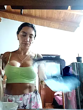 Snapshot of LunaZambrano chatting on 11-19-25, 02:39 LunaZambrano online show from 11-19-25, 02:39