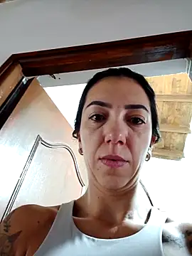 Snapshot of LunaZambrano chatting on 11-30-25, 04:11 LunaZambrano online show from 11-30-25, 04:11