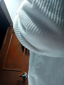 Snapshot of LunaZambrano chatting on 12-04-25, 03:49 LunaZambrano online show from 12-04-25, 03:49