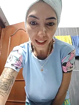 LunaZambrano online show from 02-06-26, 01:03