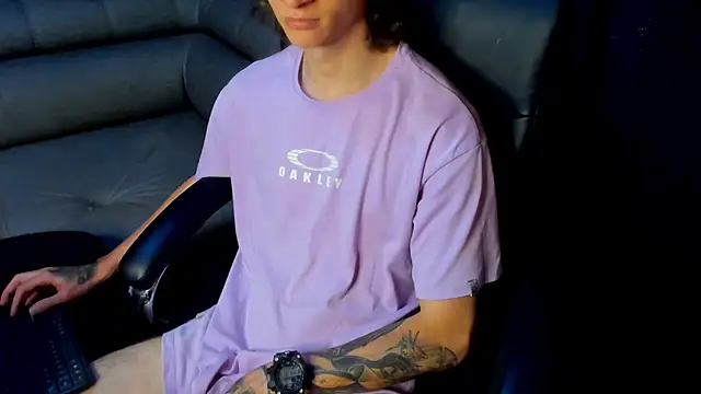 Snapshot of Dmtry6 chatting on 01-06-25, 07:13 Dmtry6 online show from 01-06-25, 07:13