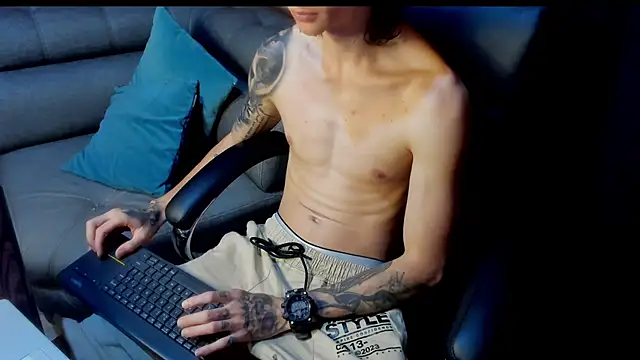 Snapshot of Dmtry6 chatting on 02-05-25, 12:49 Dmtry6 online show from 02-05-25, 12:49