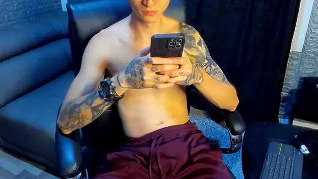 Snapshot of Dmtry6 chatting on 03-14-25, 01:37 Dmtry6 online show from 03-14-25, 01:37