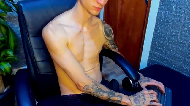 Snapshot of Dmtry6 chatting on 03-22-25, 11:20 Dmtry6 online show from 03-22-25, 11:20