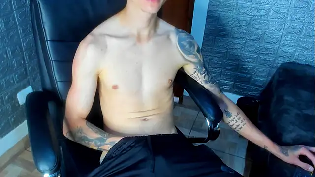 Snapshot of Dmtry6 chatting on 09-15-25, 02:39 Dmtry6 online show from 09-15-25, 02:39