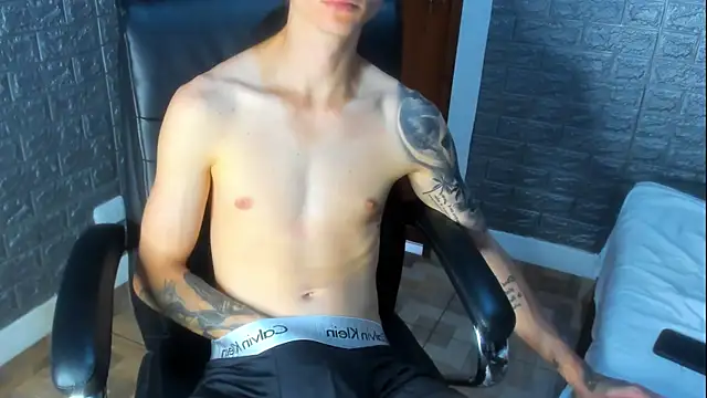 Snapshot of Dmtry6 chatting on 09-19-25, 06:30 Dmtry6 online show from 09-19-25, 06:30