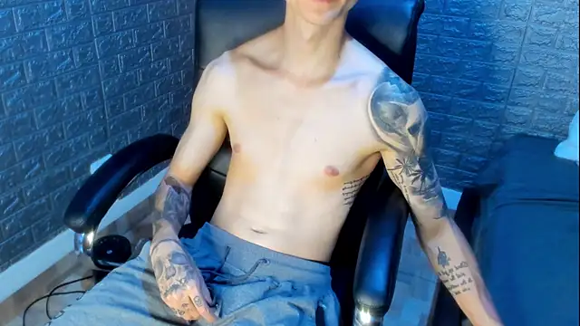 Snapshot of Dmtry6 chatting on 10-07-25, 08:17 Dmtry6 online show from 10-07-25, 08:17