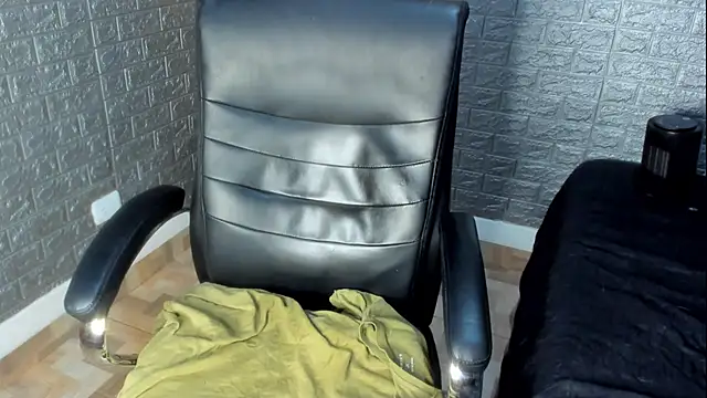 Snapshot of Dmtry6 chatting on 10-16-25, 07:37 Dmtry6 online show from 10-16-25, 07:37