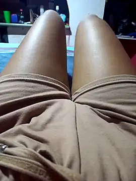 Snapshot of annie-19 chatting on 02-23-25, 08:00 annie-19 online show from 02-23-25, 08:00