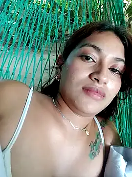 Snapshot of annie-19 chatting on 10-09-25, 05:00 annie-19 online show from 10-09-25, 05:00