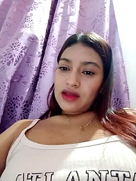 Snapshot of annie-19 chatting on 10-24-25, 03:41 annie-19 online show from 10-24-25, 03:41