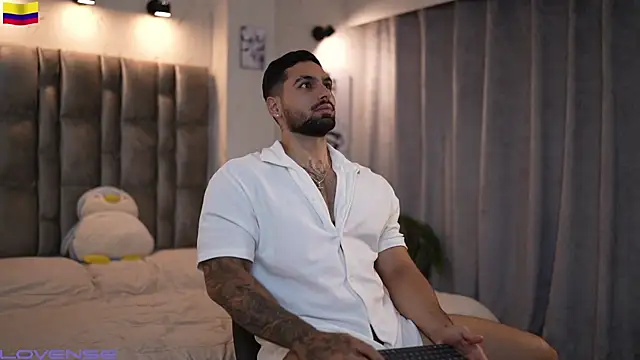 Snapshot of john_king29 chatting on 10-31-25, 12:33 john king29 online show from 10-31-25, 12:33