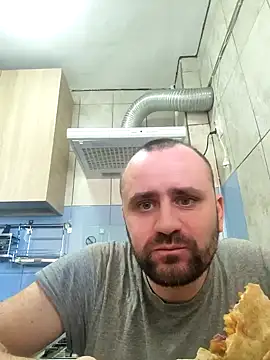 Snapshot of Govora chatting on 01-18-25, 11:21 Govora online show from 01-18-25, 11:21