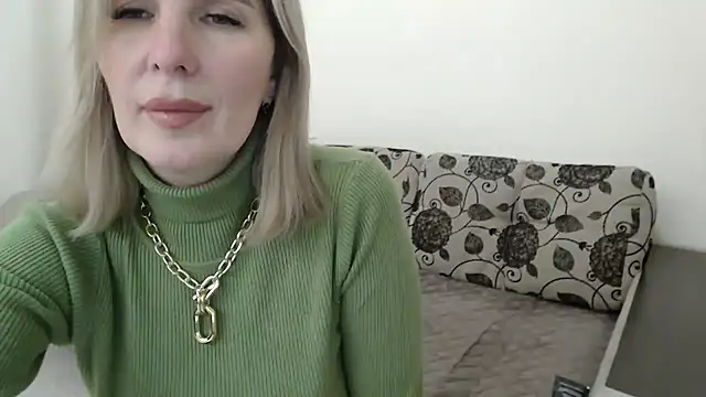 sensualEmilia online show from 10-25-25, 06:24