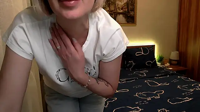 Snapshot of sensualEmilia chatting on 05-26-26, 06:48 sensualEmilia online show from 05-26-26, 06:48
